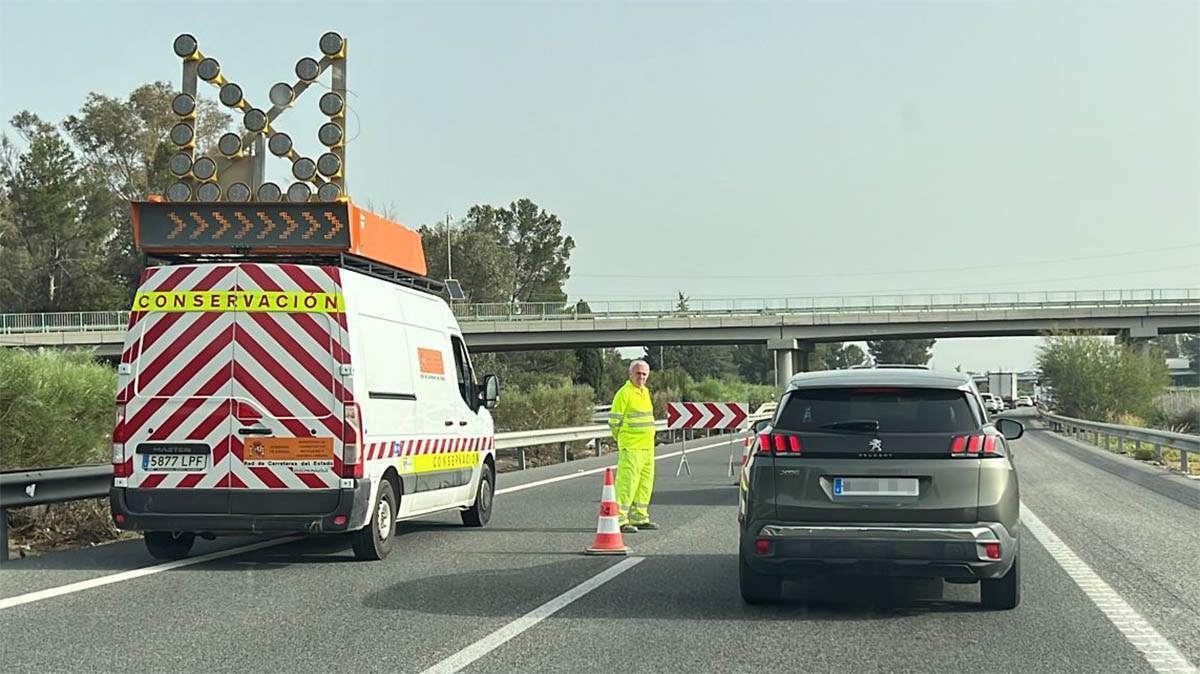 Retenciones en la AP-4 Cádiz - Sevilla - Desvío por salida a Las Cabezas de San Juan 