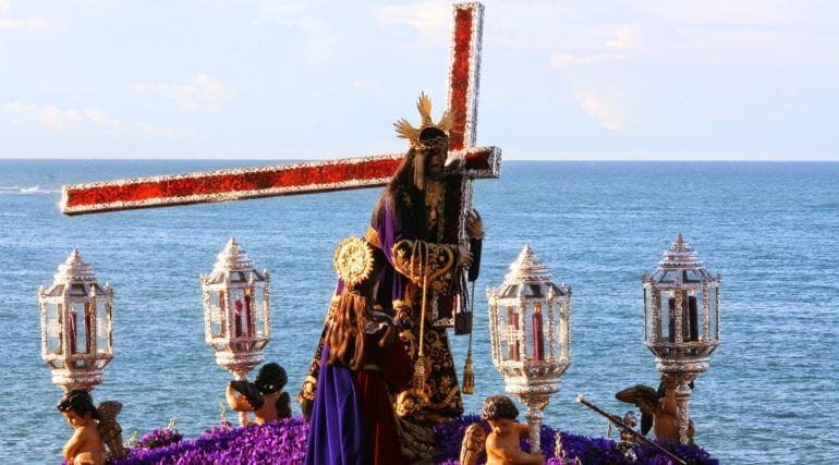 En Cádiz, la Pasión se vive junto al mar