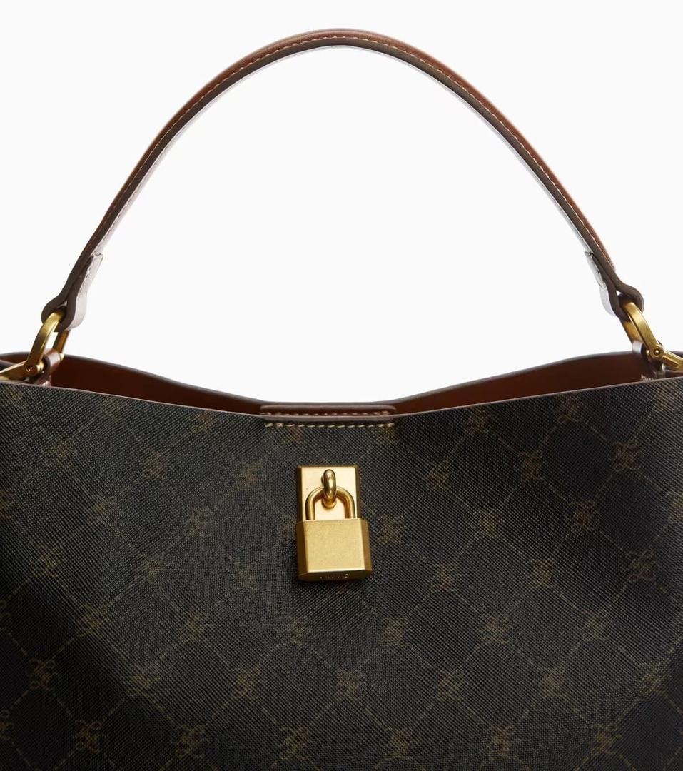 El bolso shopper con candado de Mango