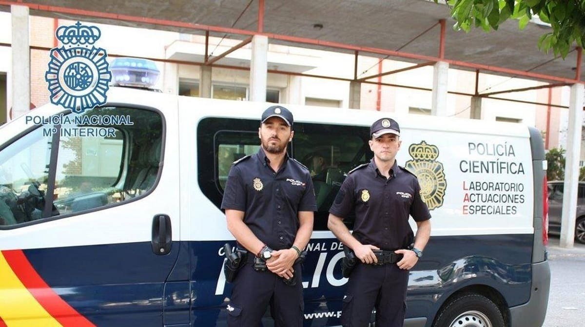 Agentes de la Policía Científica