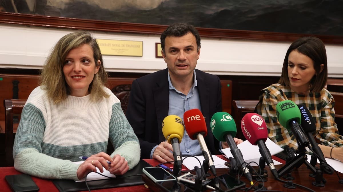García, junto a dos de las integrantes de su Equipo de Gobierno | Cristo García para ElMIRA