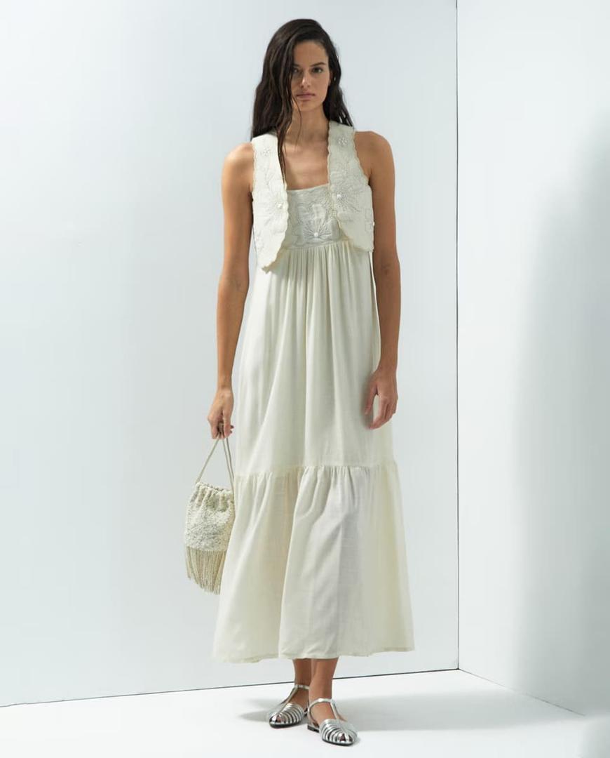 El nuevo chaleco con estampado floral y piedras de Sfera en El Corte Inglés