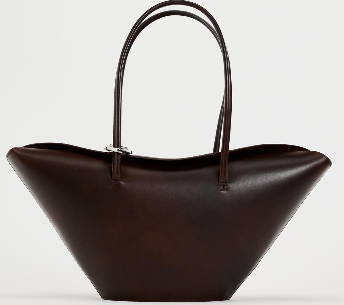 El bolso de hombro XXL de piel de Zara