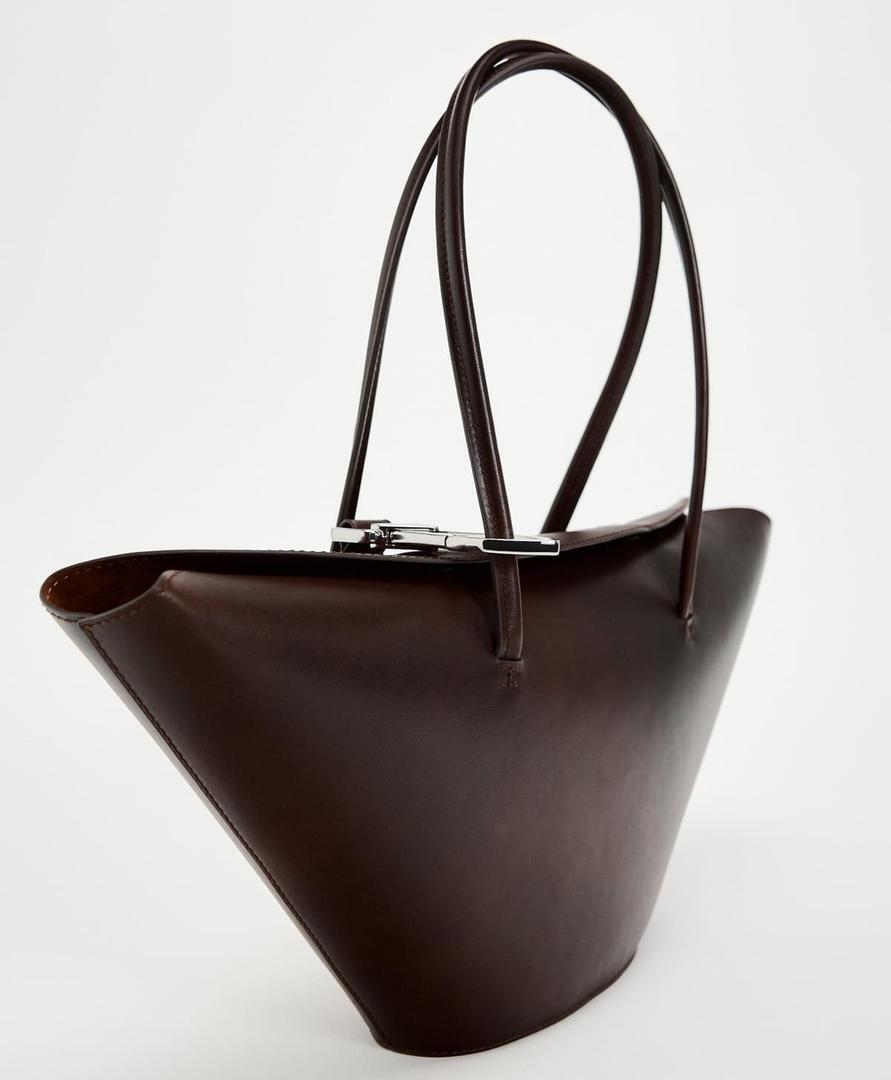 El bolso de hombro XXL de piel de Zara