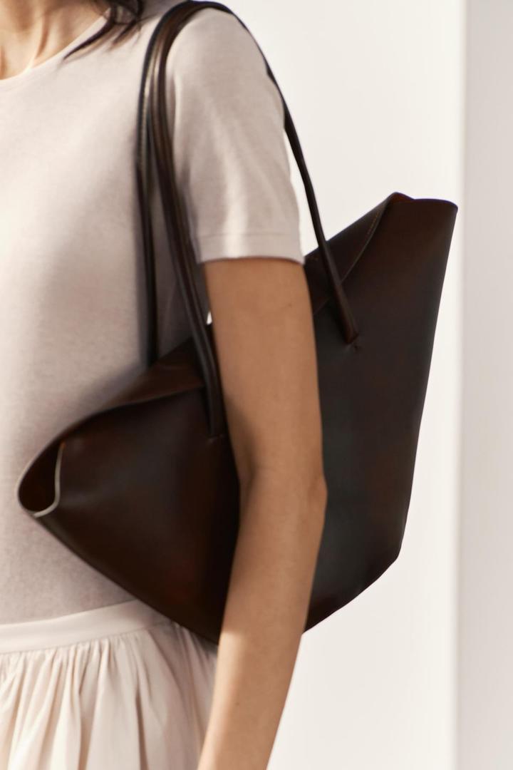 El bolso de hombro XXL de piel de Zara