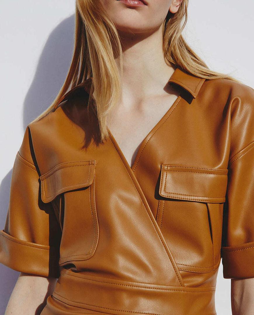 El nuevo vestido camisero de efecto piel de Sfera en El Corte Inglés