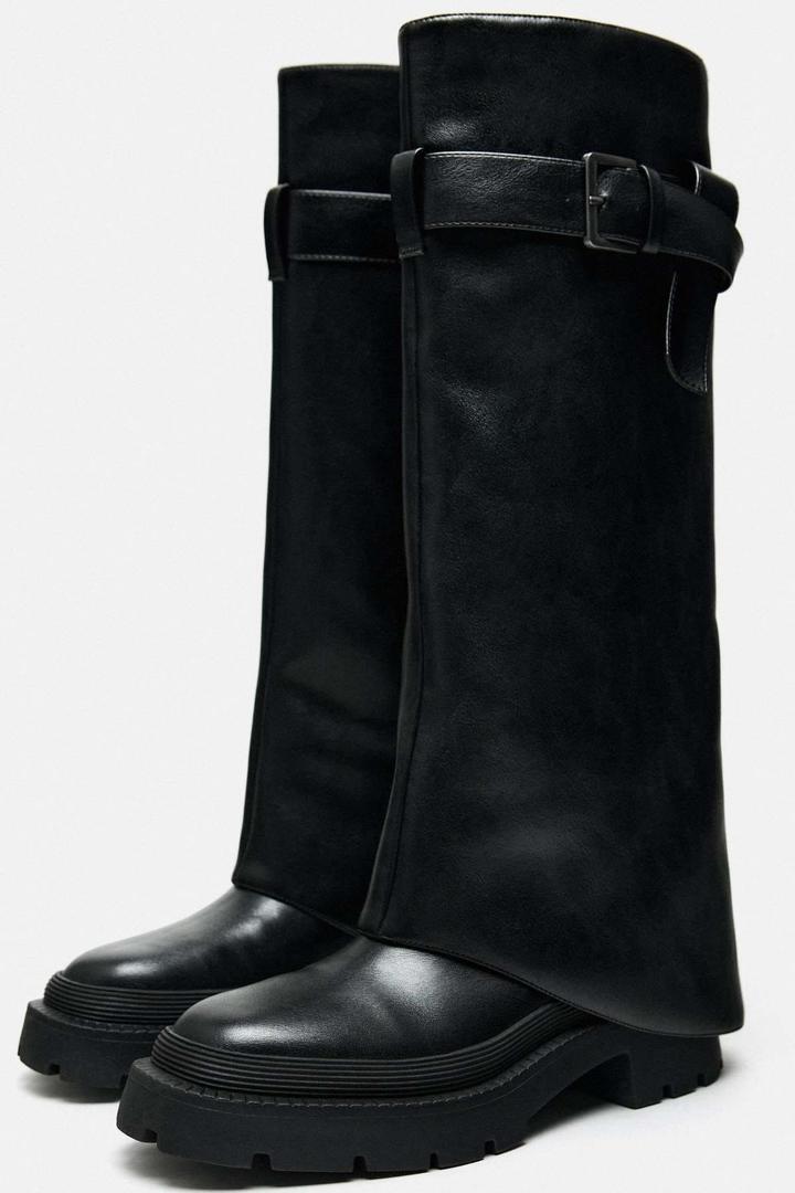 Bota alta polaina hebilla de Zara