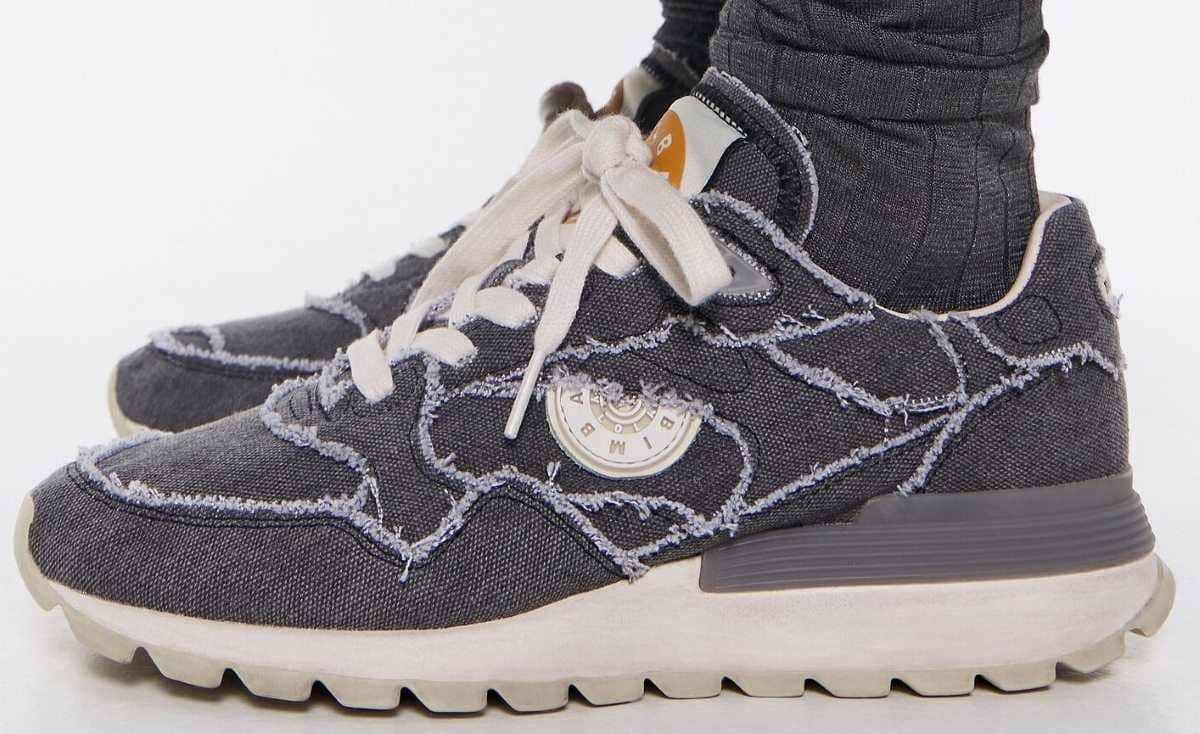 Deportiva jogger canvas gris de Bimba y Lola