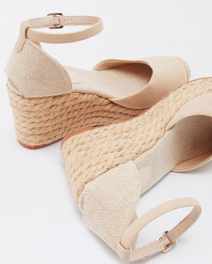 Alpargatas de cuña con cierre de hebilla en liso Parfois