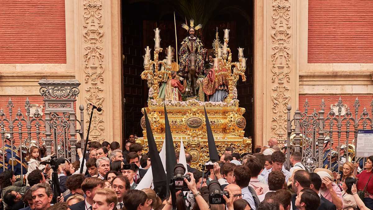 Salida de la Hermandad de la Borriquita de Sevilla | Salvador López
