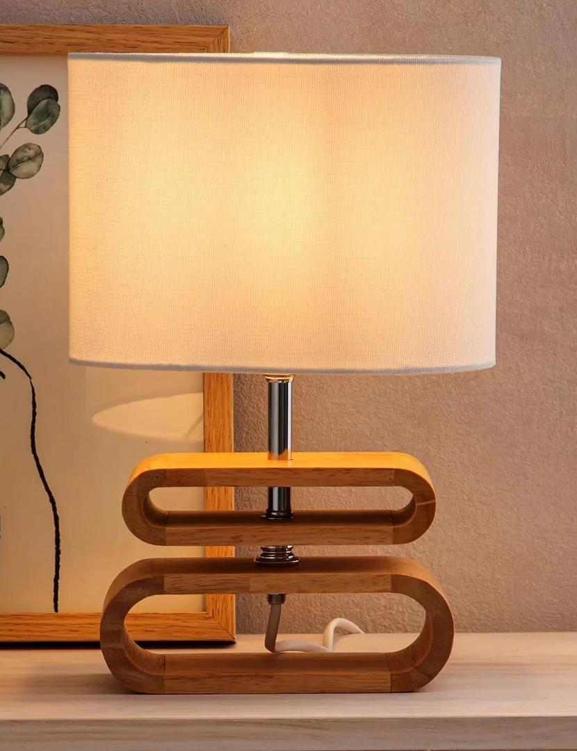 Lámpara de mesa modelo Itto de lino blanco y madera de Leroy Merlin