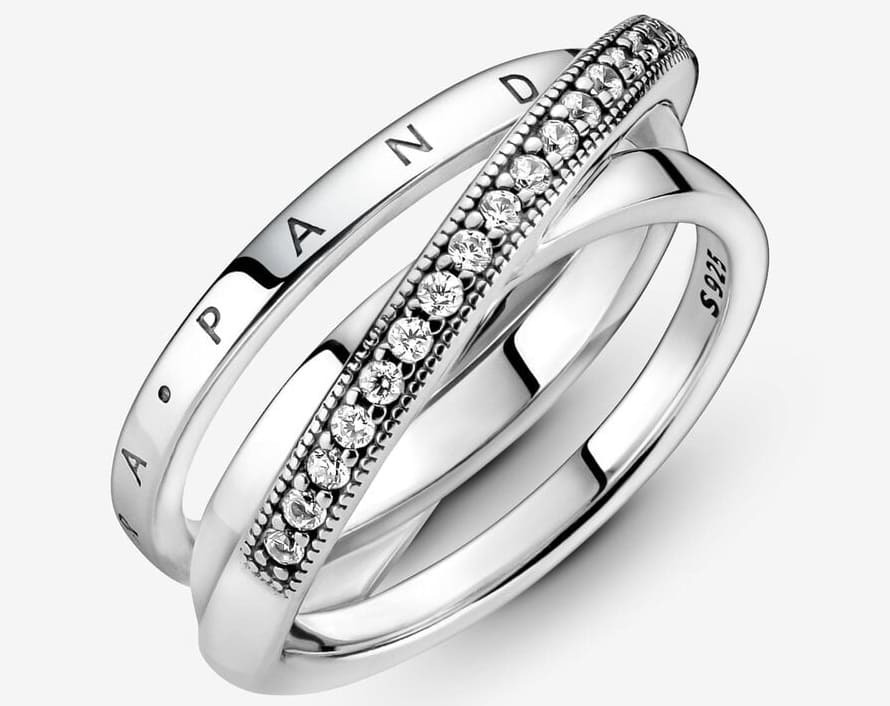 El Anillo Cruzado Triple Banda en Pavé de Pandora