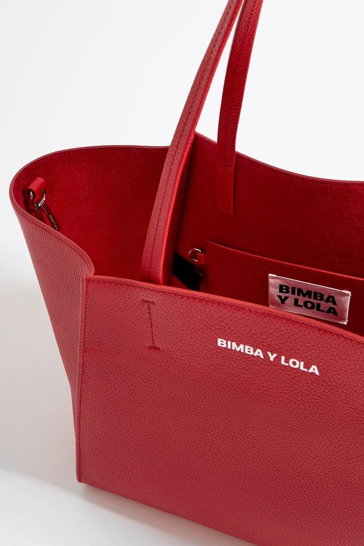 El bolso shopper grande de piel rojo de Bimba y Lola
