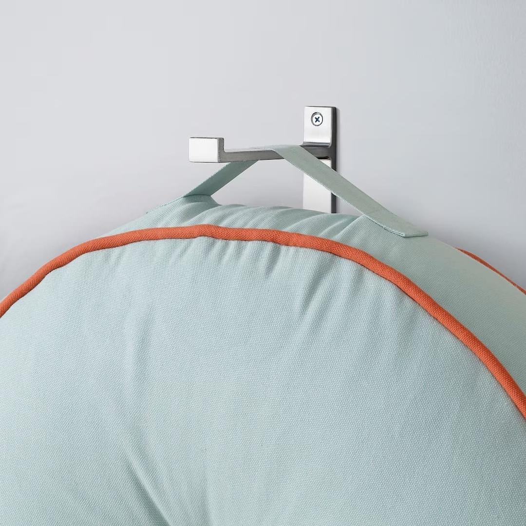 El nuevo cojín de suelo de color azul claro GOKVÄLLÅ de la colección de Oriente Medio de Ikea