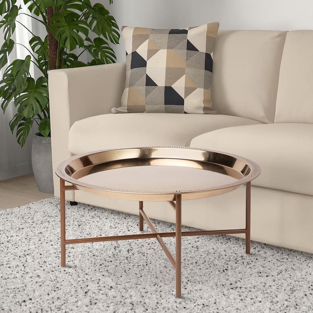 La nueva mesa/bandeja de color rojo cobre GOKVÄLLÅ de la colección de Oriente Medio de Ikea