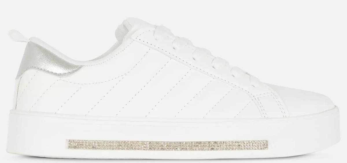 Las zapatillas deportivas de caña baja con strass de Primark