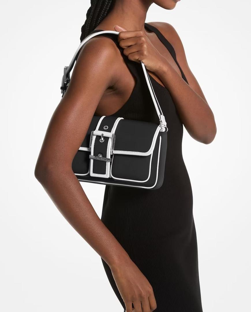 El nuevo bolso de hombro Colby con hebilla oversize de Michael Kors en El Corte Inglés