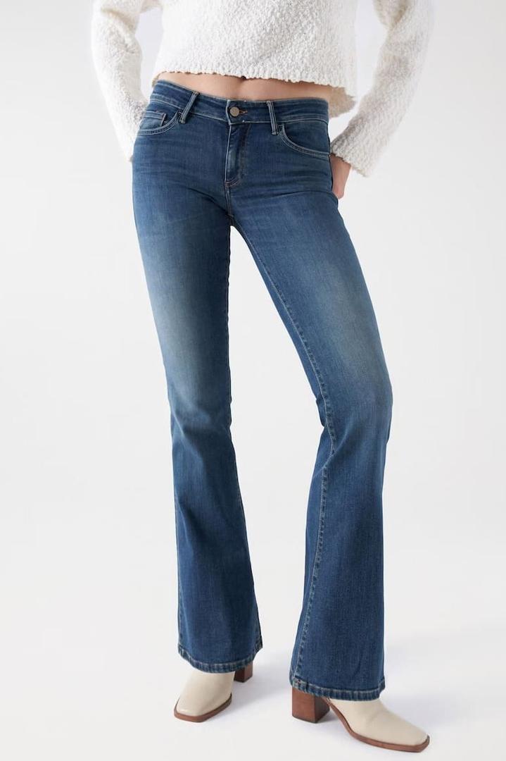 El pantalón vaquero push up de mujer Wonder flare de tiro bajo de Salsa en El Corte Inglés