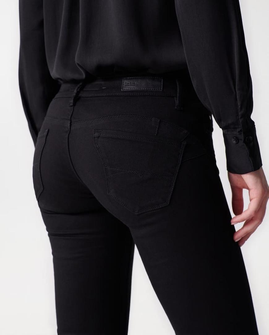 Los pantalones vaqueros push up de mujer Wonder slim de tiro medio de Salsa en El Corte Inglés