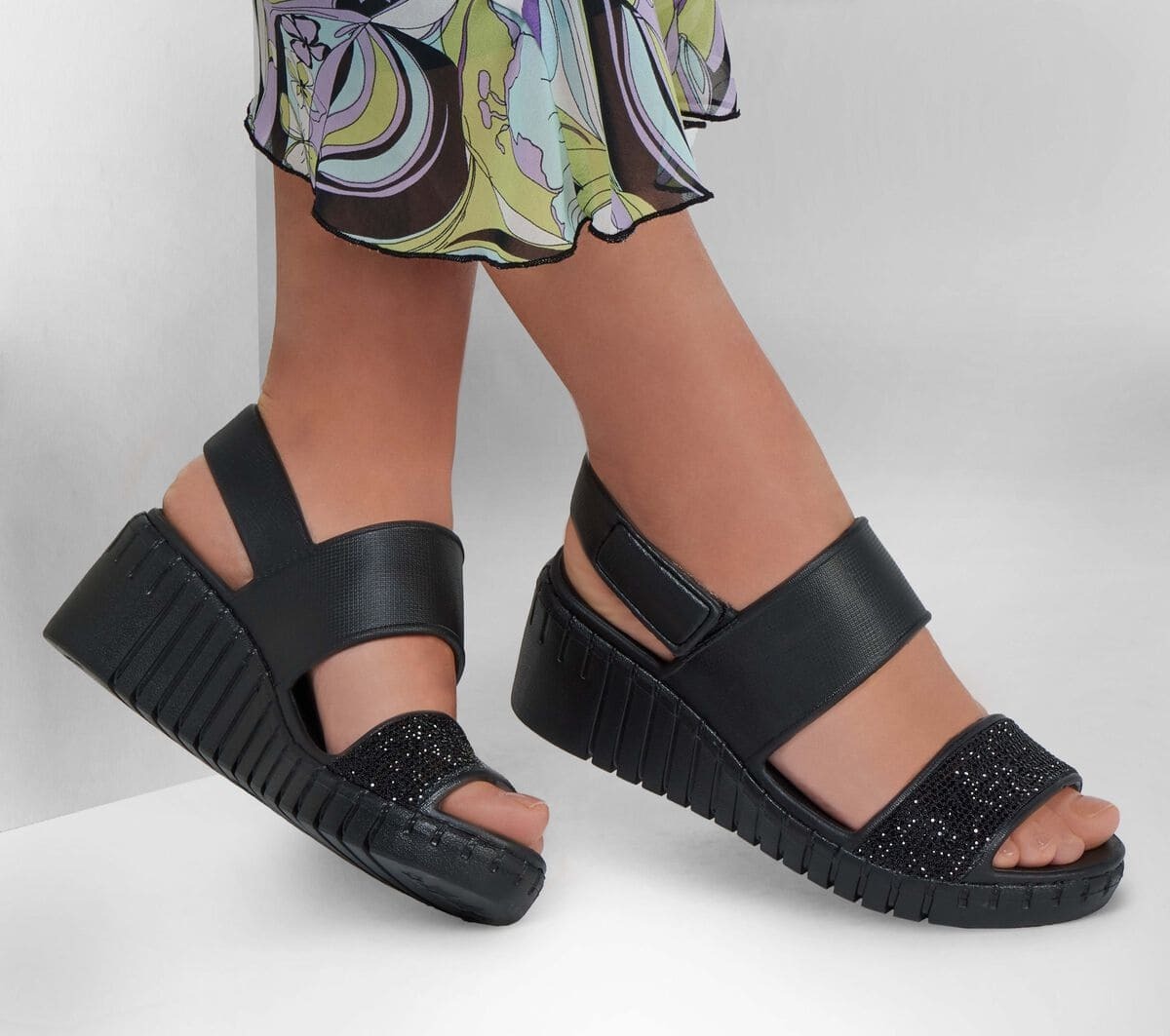Las sandalias con cuña Foamies: Pier Ave de Skechers