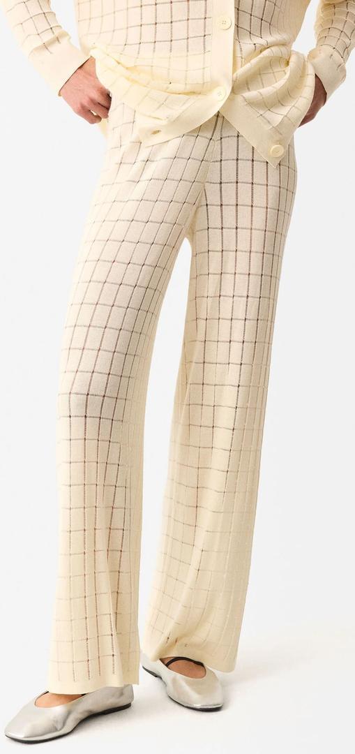 El nuevo pantalón de punto Pointelle de color crudo de Parfois