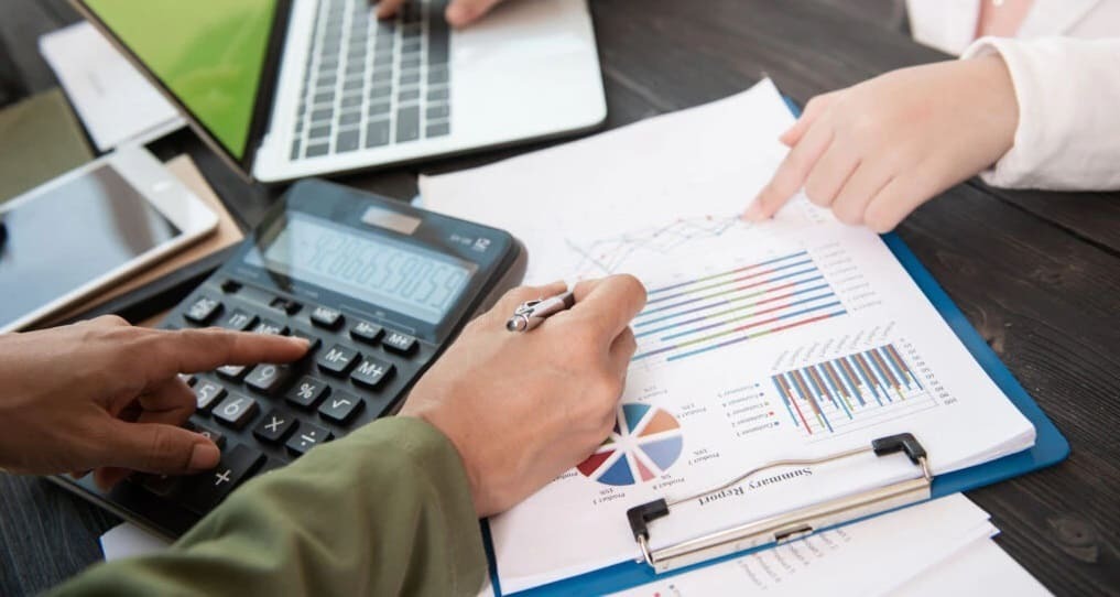 Pago de impuestos y tasas