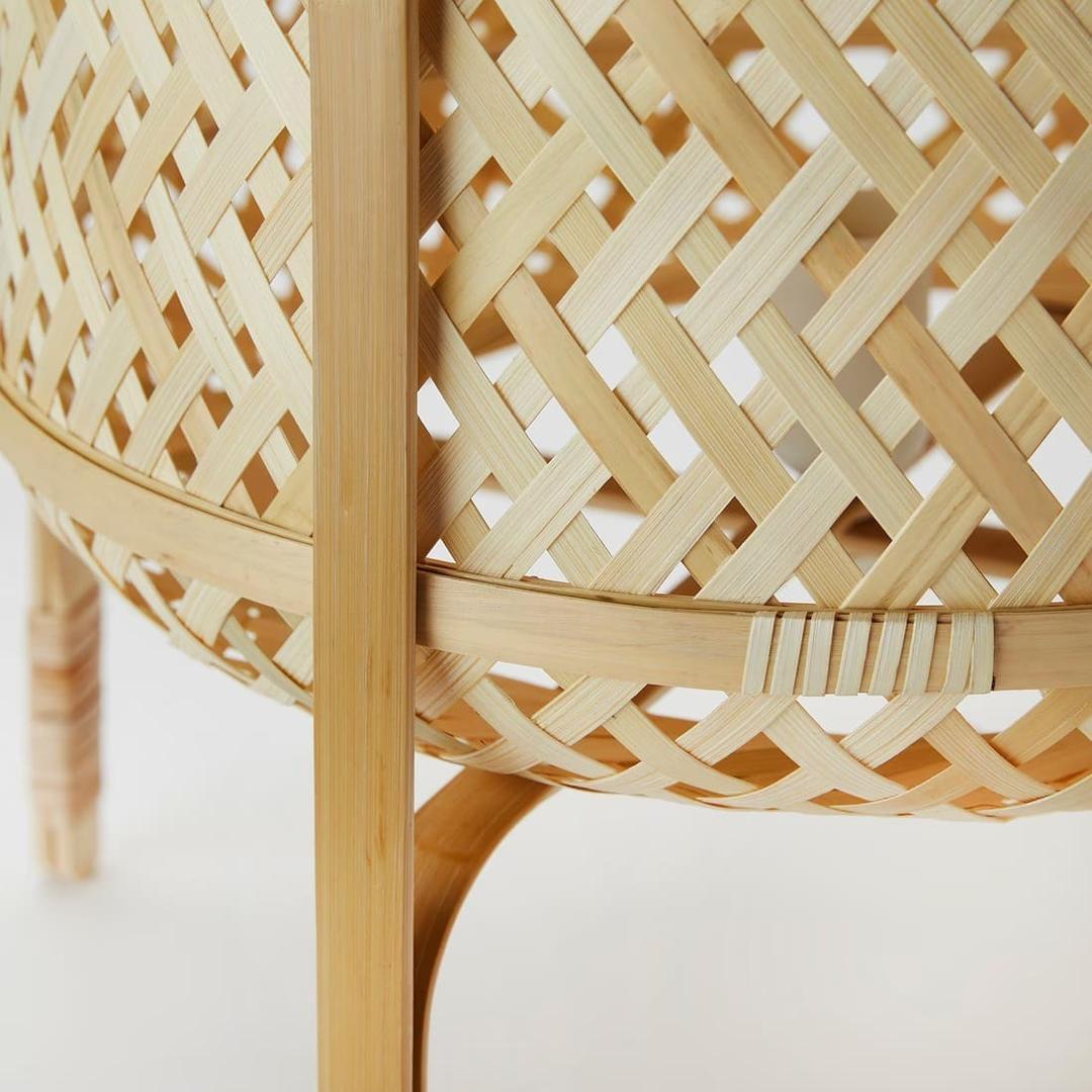 La lámpara de pie de bambú hecha a mano KNIXHULT de Ikea