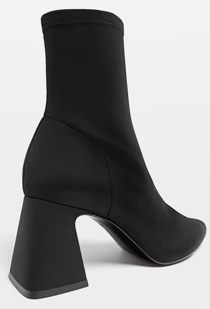Los botines de tacón Stretch negros de Stradivarius