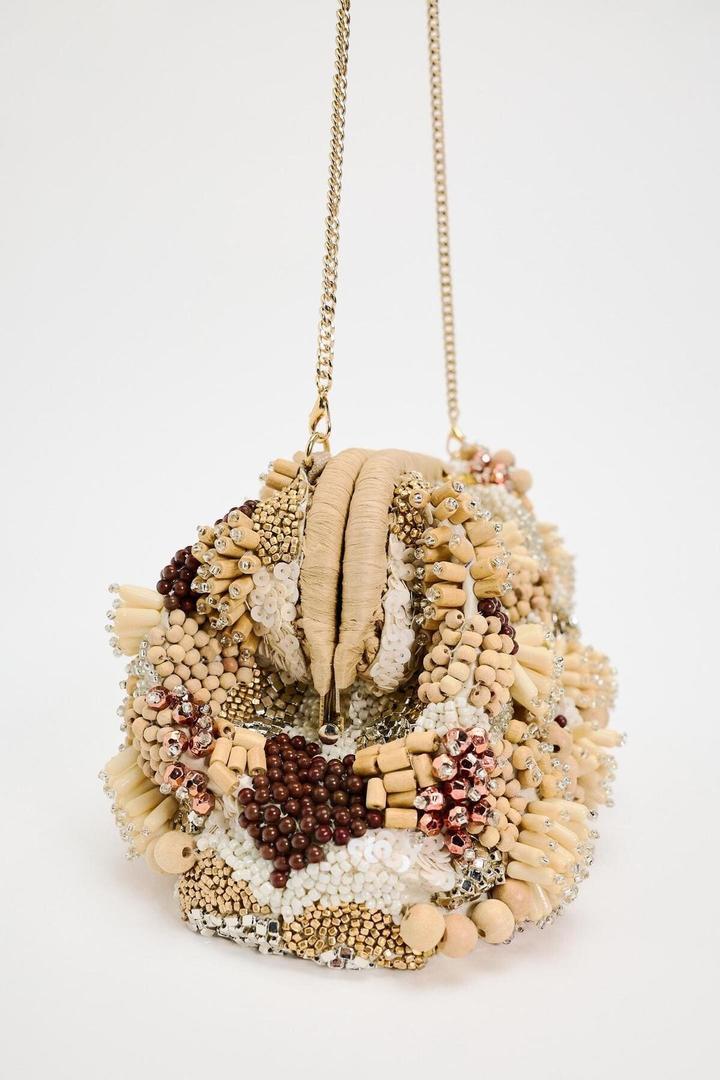 El nuevo bolso con abalorios de Zara