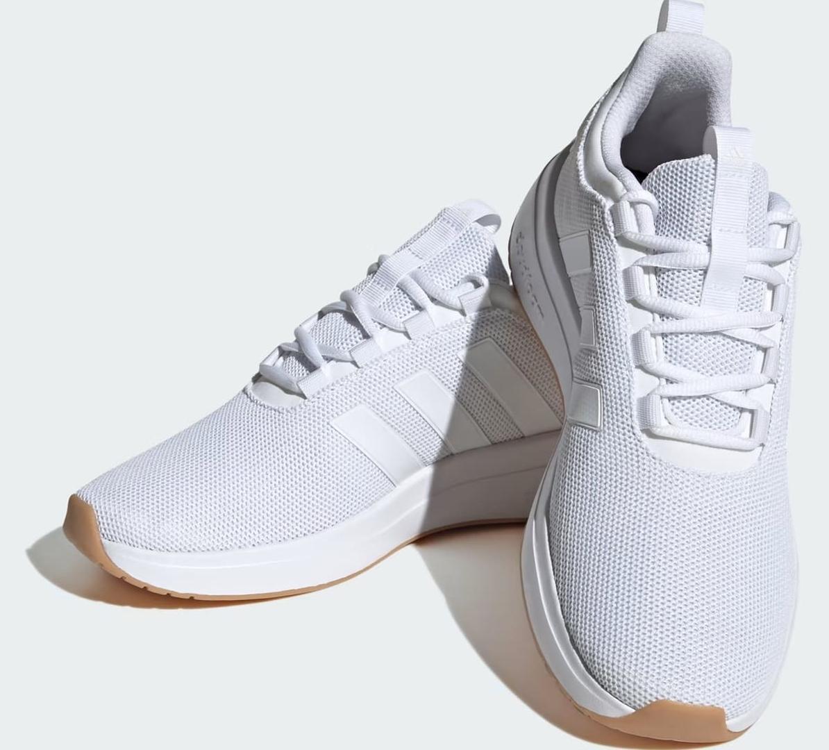 Las zapatillas modelo Racer TR23 de Adidas