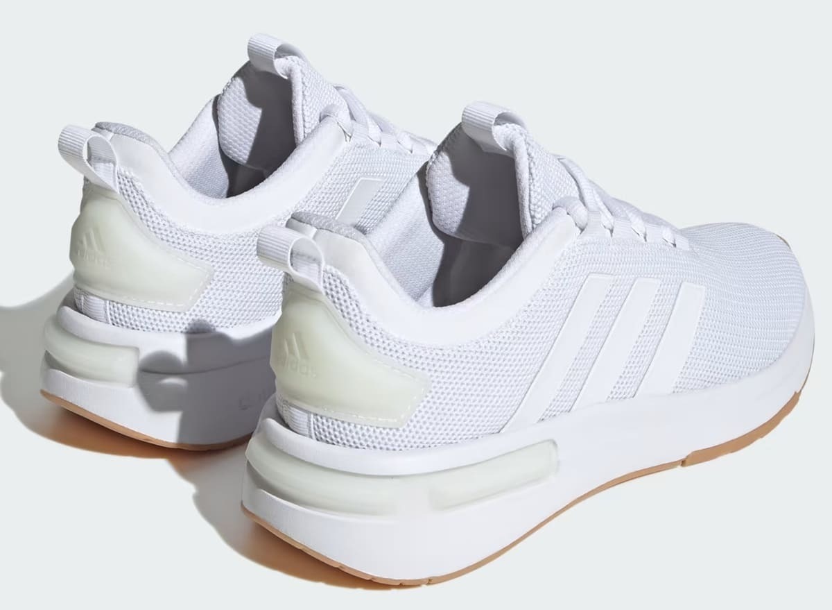 Las zapatillas modelo Racer TR23 de Adidas