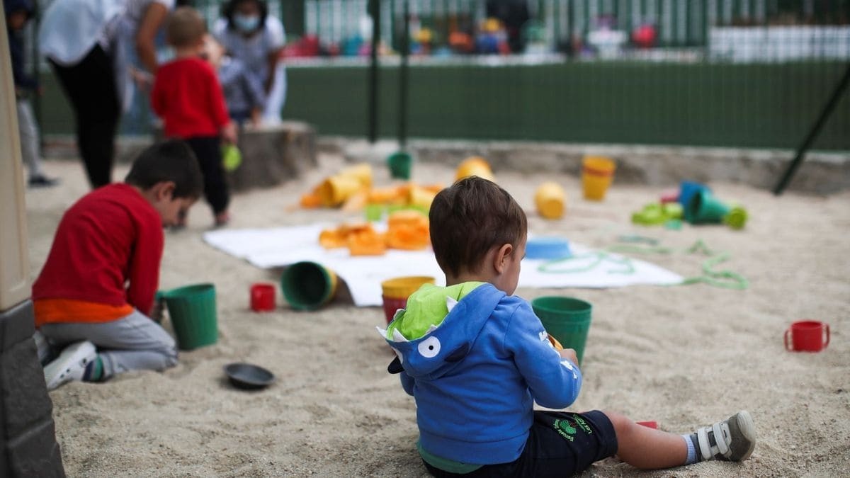Niños jugando en una escuela infantil