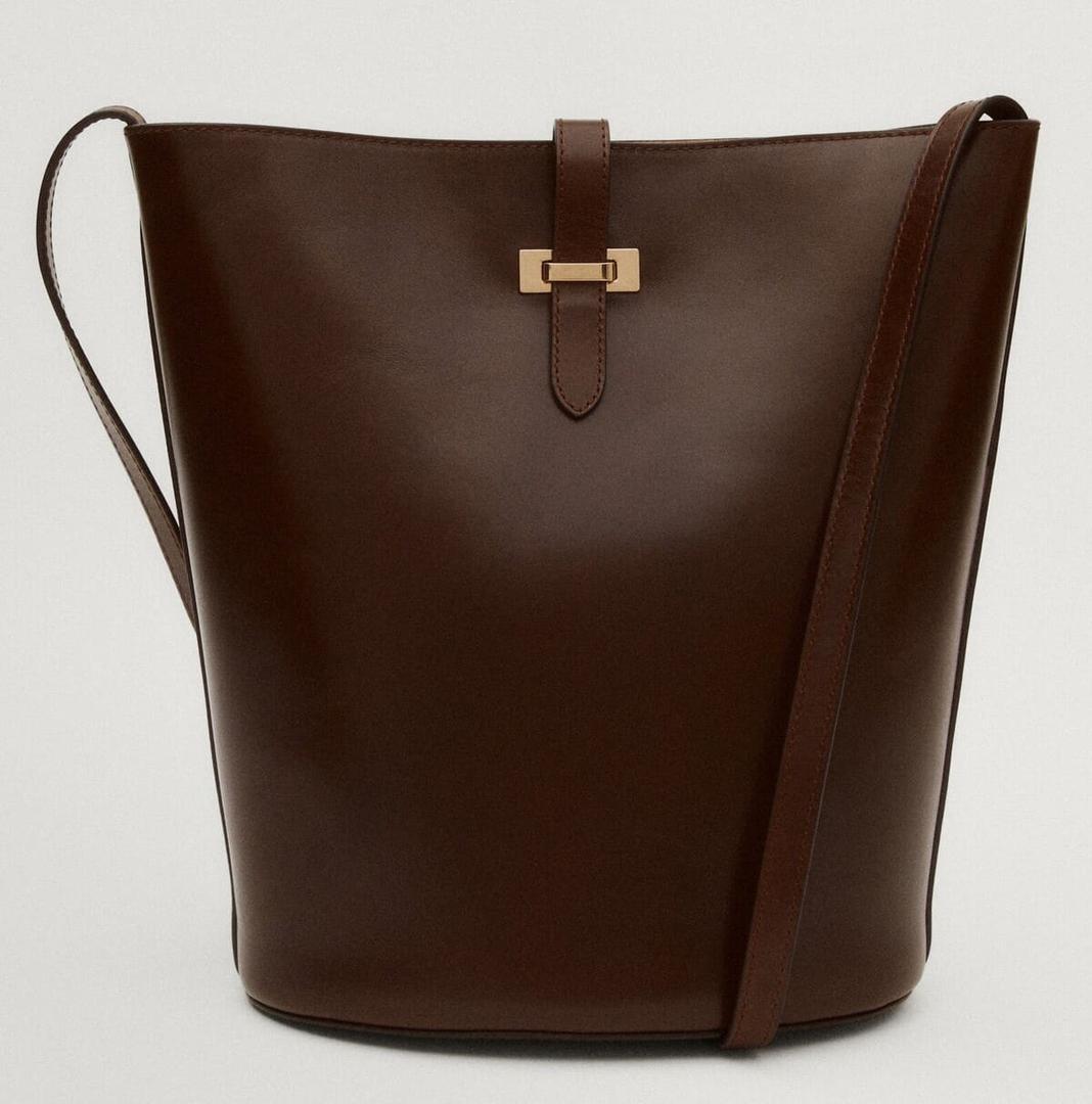 Bolso Bucket con detalle de hebilla