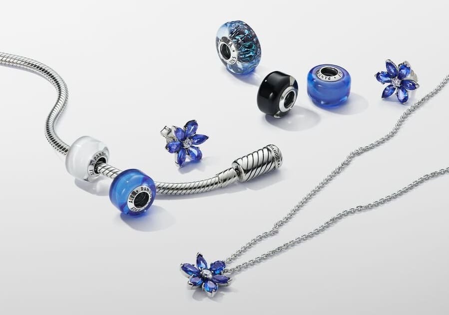 Los Pendientes de Botón Herbario Azul Brillante de Pandora