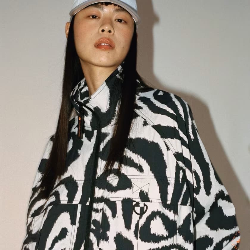 La nueva chaqueta by Stella McCartney Woven Printed de Adidas