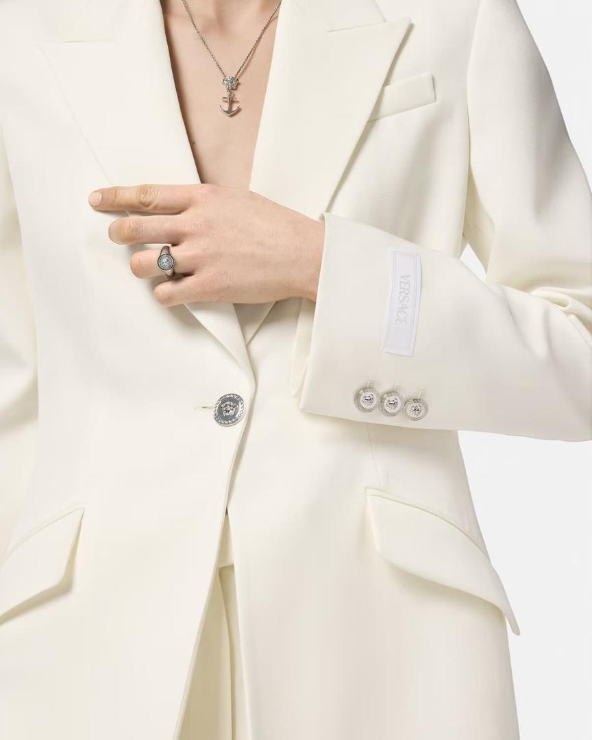 Chaqueta blanca de botonadura sencilla de Versace