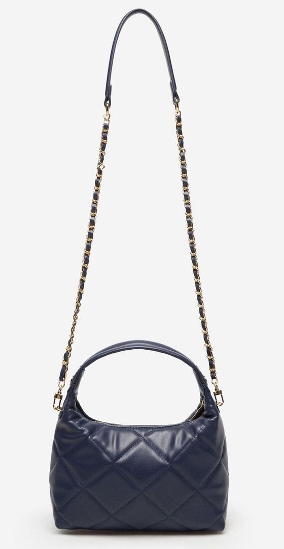 El bolso tipo hobo acolchado de color azul marino de Cortefiel