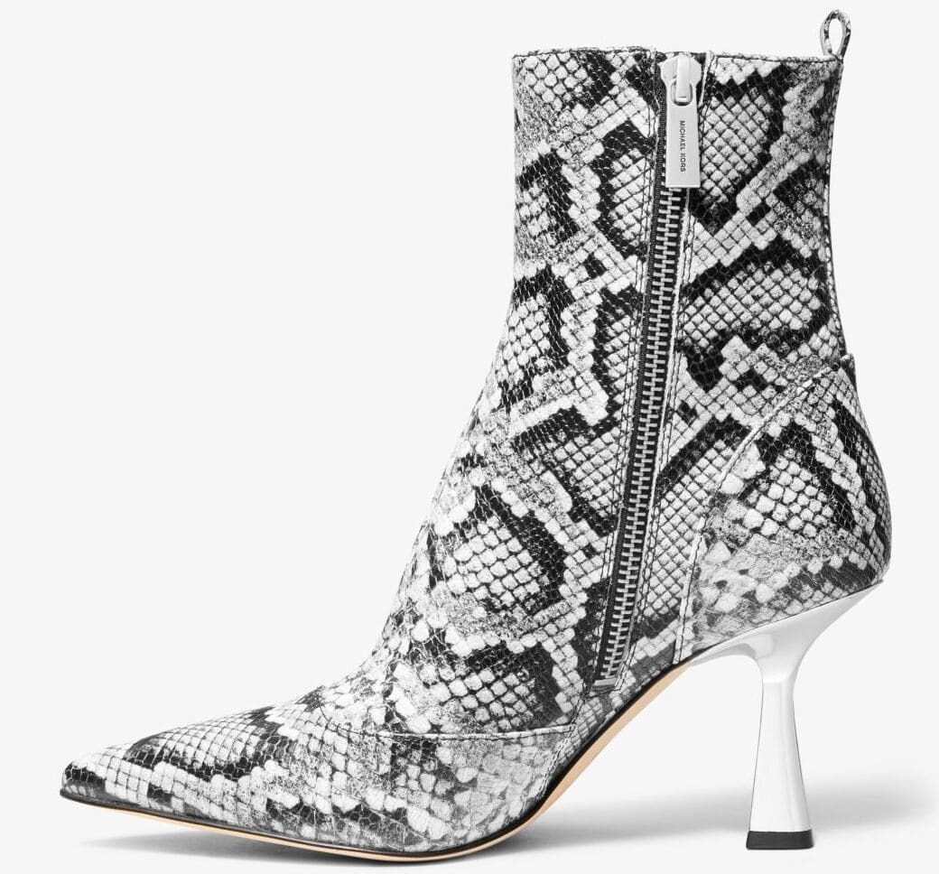 Las botas Clara de piel con motivo de serpiente en relieve de Michael Kors