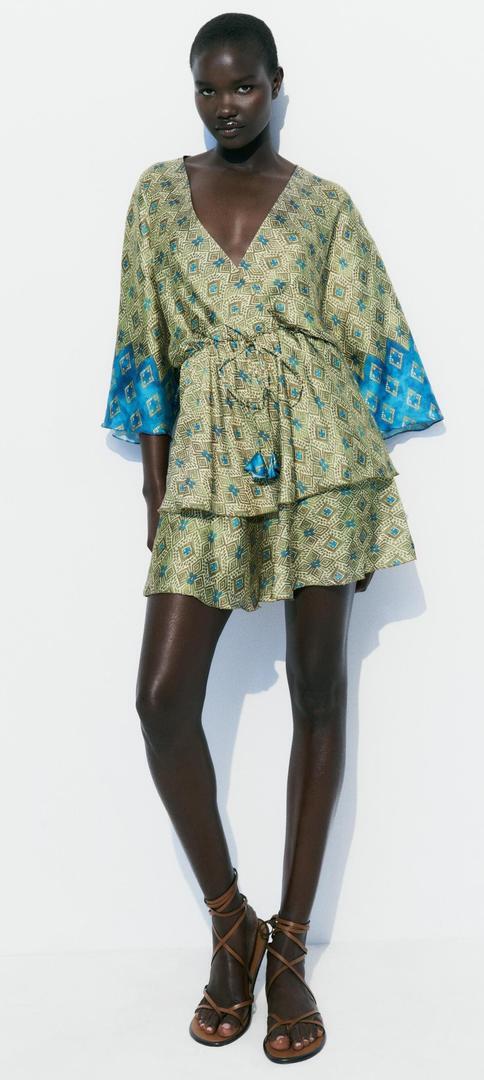 El nuevo vestido satinado estampado de Zara