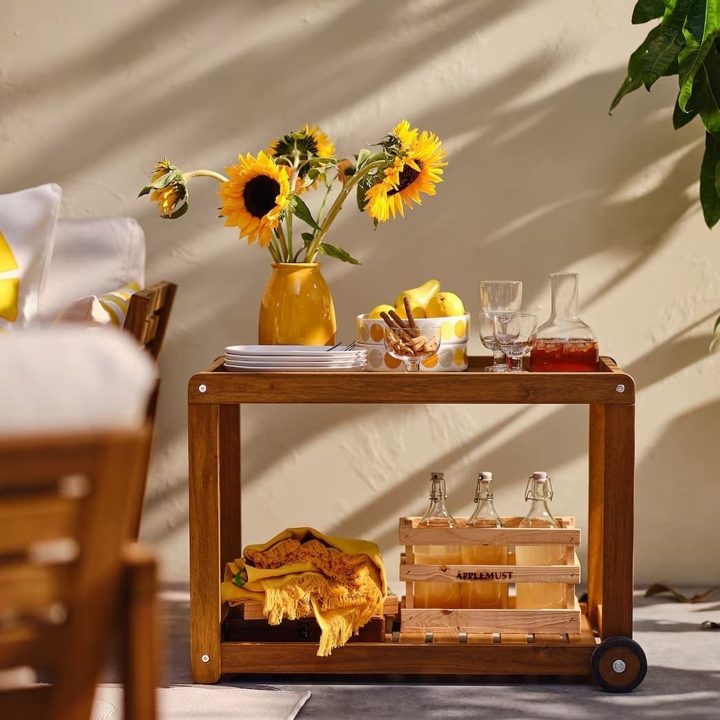 El nuevo carrito de jardín de acacia BRÖGGAN de Ikea