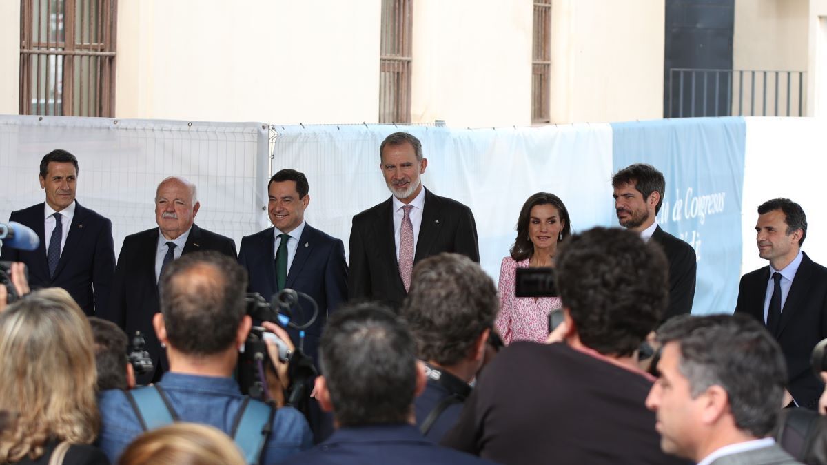 Juanma Moreno y los Reyes de España en Cádiz | Cristo García