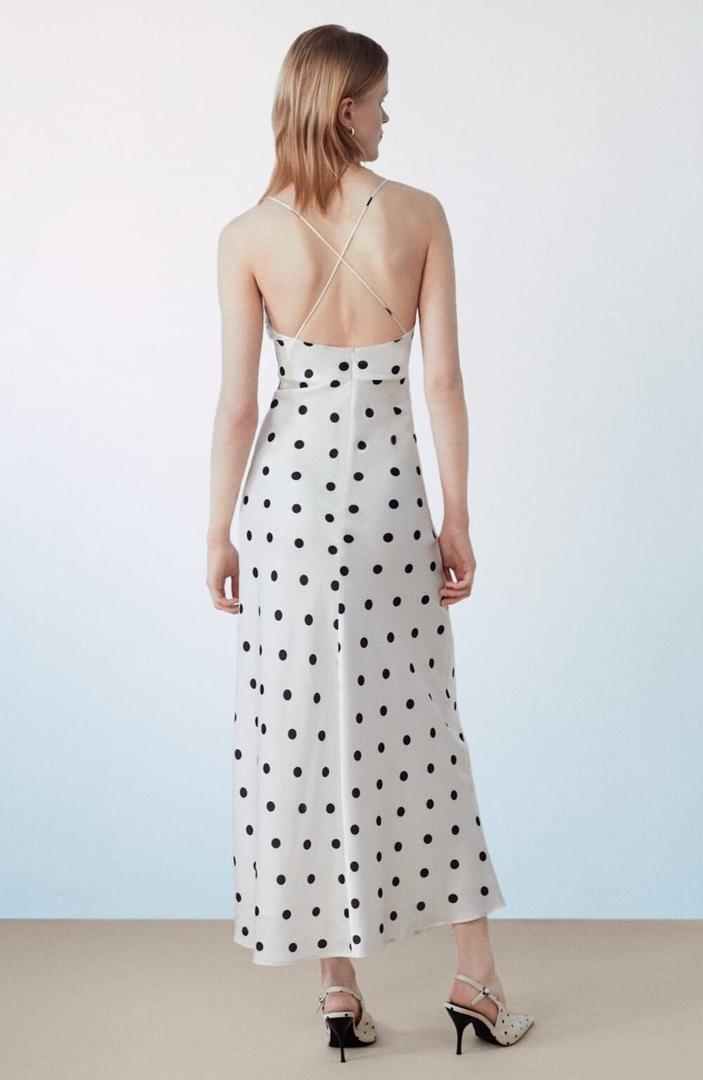 El nuevo vestido de lunares con flor en el centro de Sfera