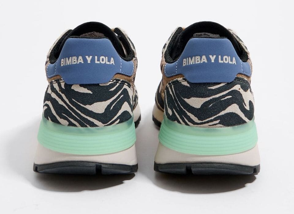 Las zapatillas deportivas jogger Chimo Print Tiger beige de Bimba y Lola