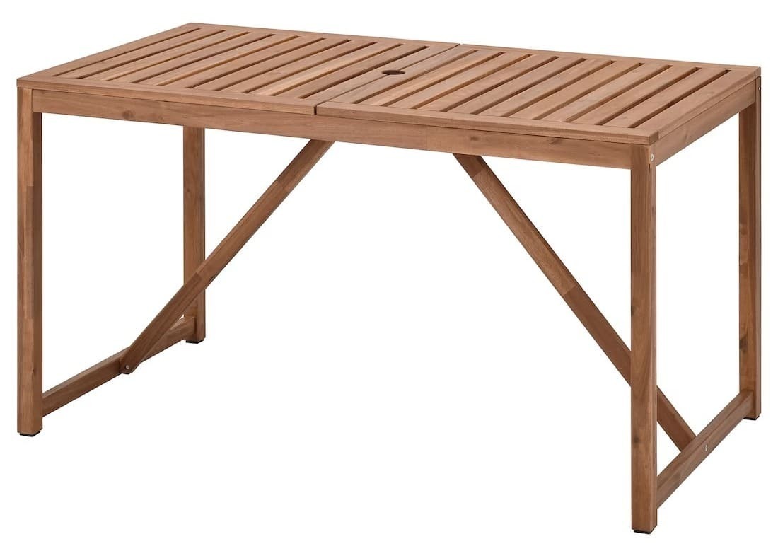 La mesa de jardín con tinte marrón claro NÄMMARÖ de Ikea