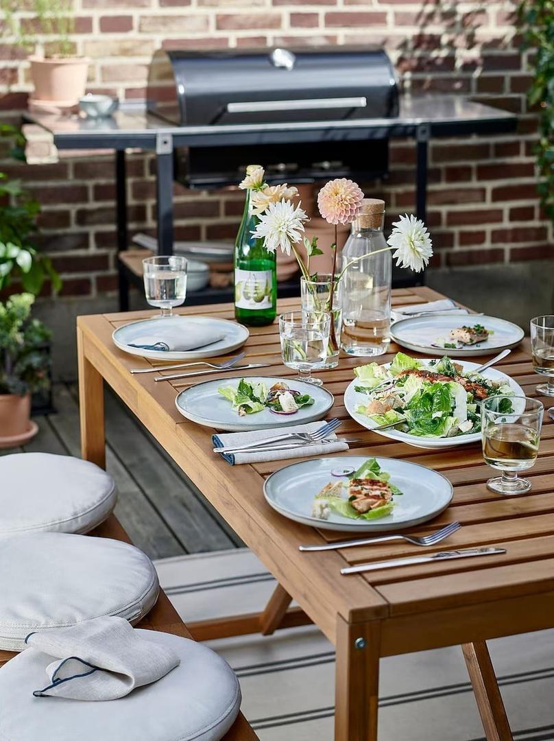 La mesa de jardín con tinte marrón claro NÄMMARÖ de Ikea