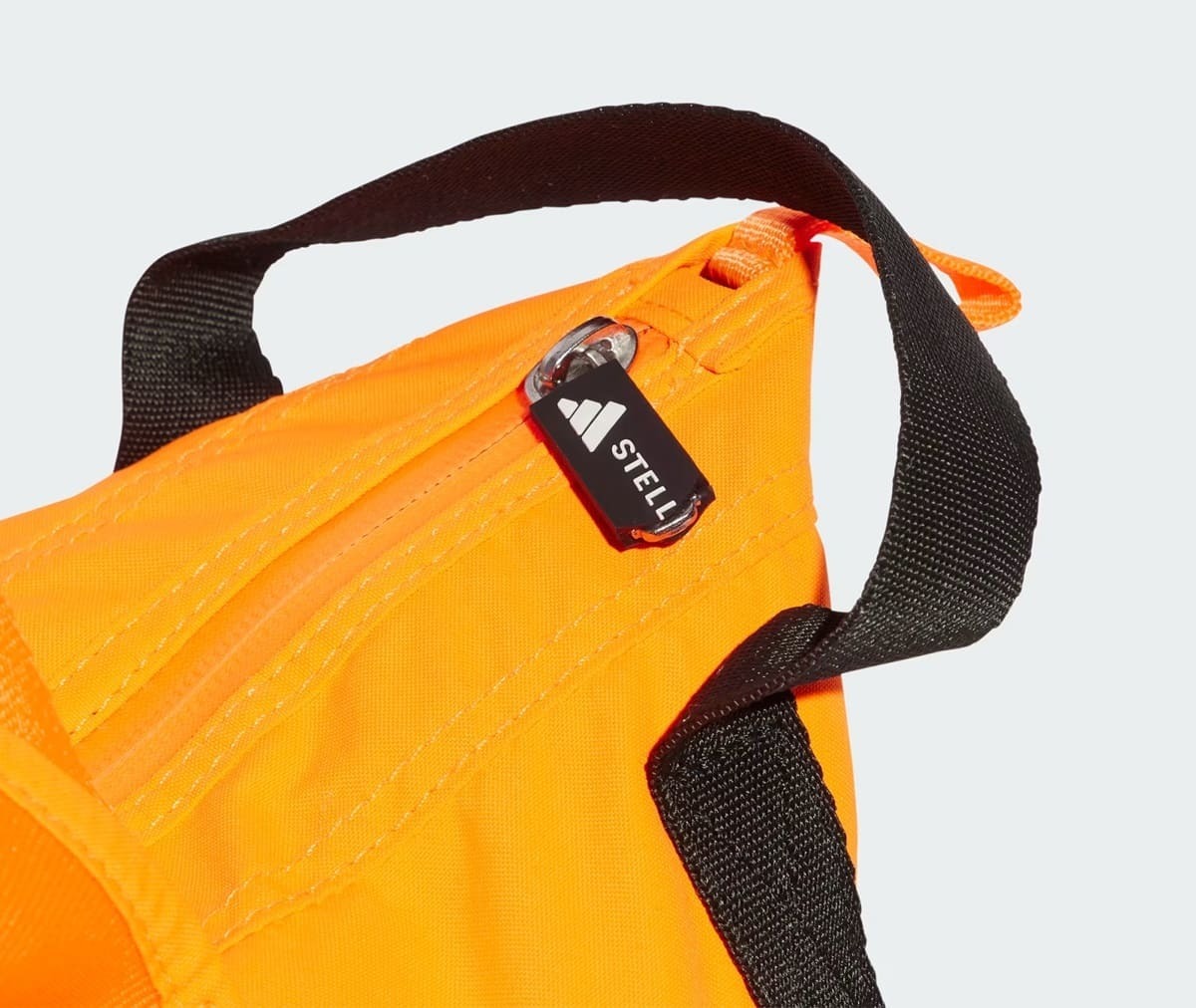 El bolso XXL tipo Tote diseñado por Stella McCartney para Adidas