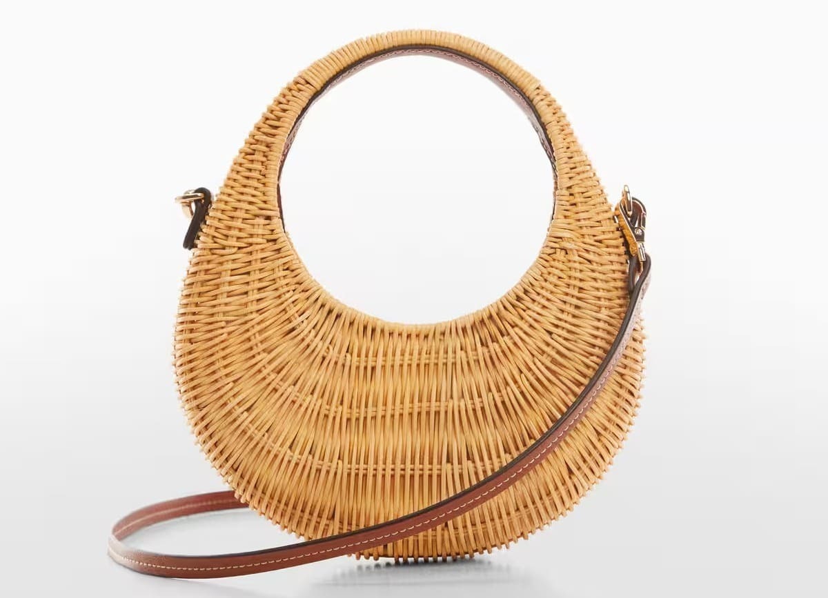 El nuevo bolso doble con asa de ratán de Mango