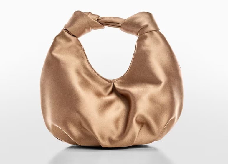 El nuevo bolso de mano satinado de Mango