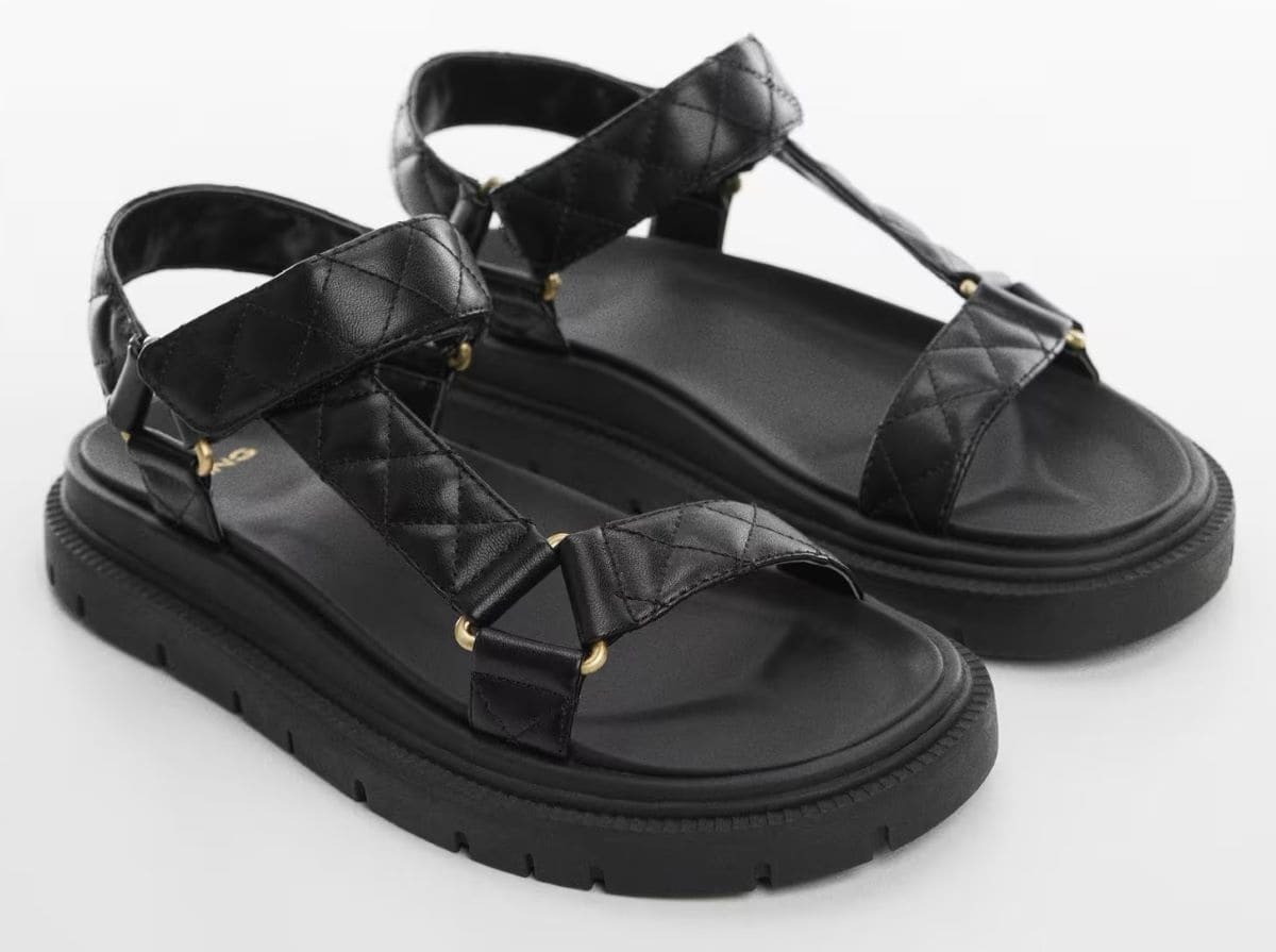 Sandalia acolchada velcro de Mango