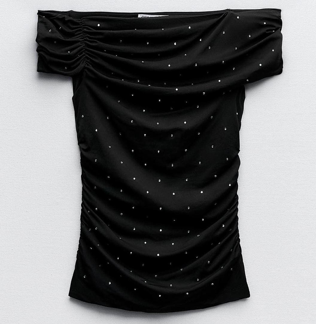 Top hombros descubiertos brillos de Zara